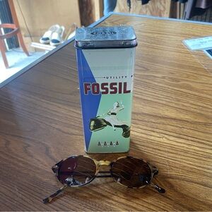 Vintage genuine Fossil sun glasses w/signature box case.